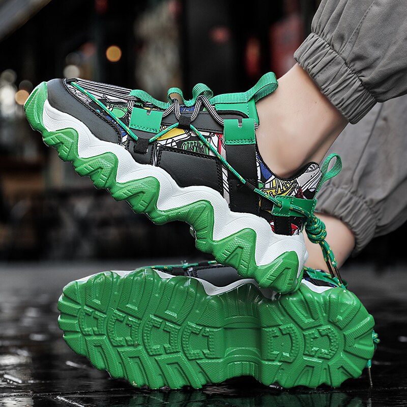 Sepatu-Sneakers-Kaku-Platform-Pria-Gaya-Grafiti-Sepatu-Vulkanis-Sneakers-Musim-Semi-Musim-Gugur-Sepatu-Pria-3